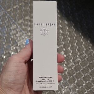 Bobbi Brown Skin Tint Golden2